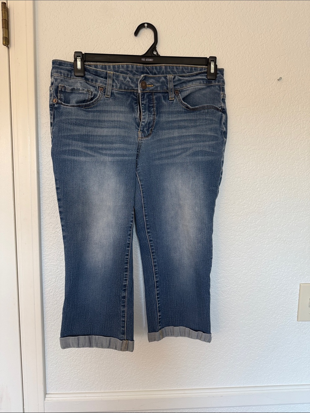 Time and Tru Women's Blue Cropped Roll-Hem Jeans